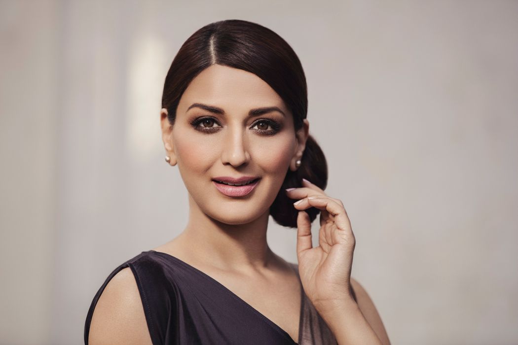 Sonali Bendre (Indian Actress) - Age, Height, Net Worth, Biography